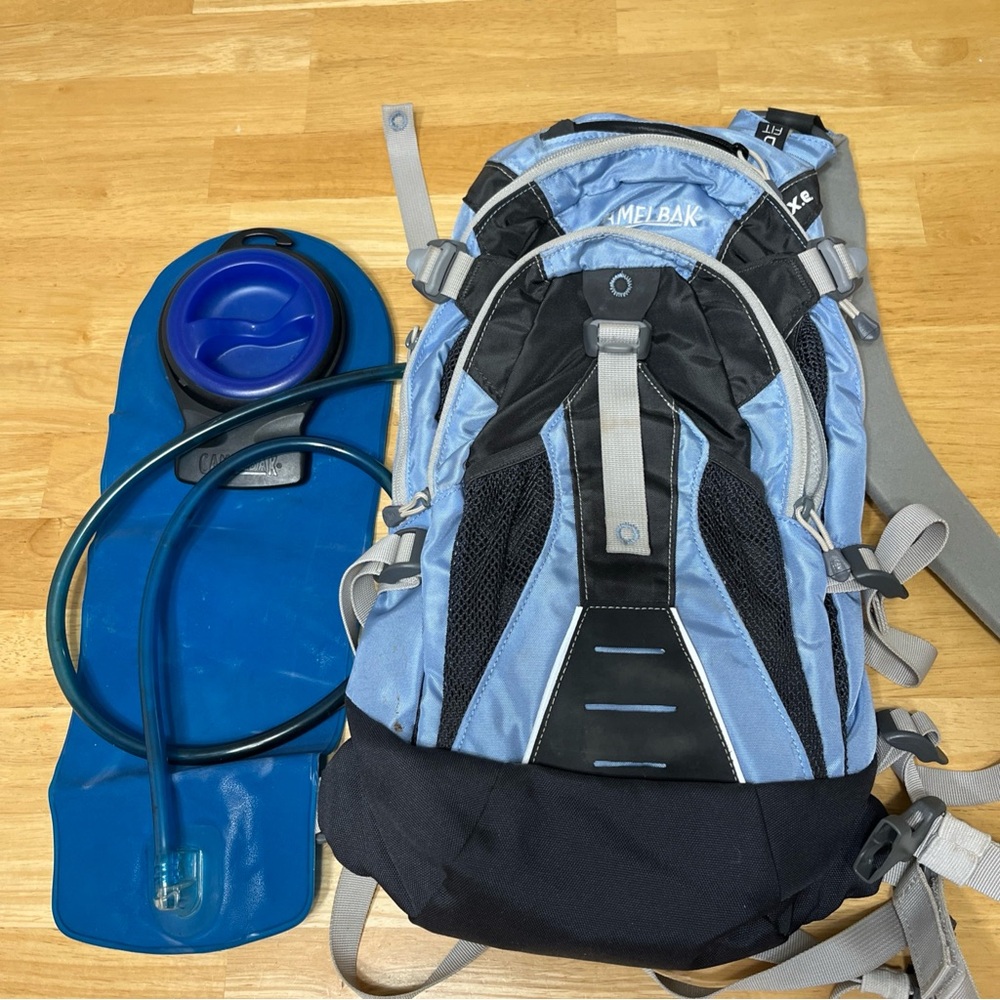CAMELBACK L.U.X.E Women's Hiking Hydration Pack Gray Blue Bladder and New Nozzle